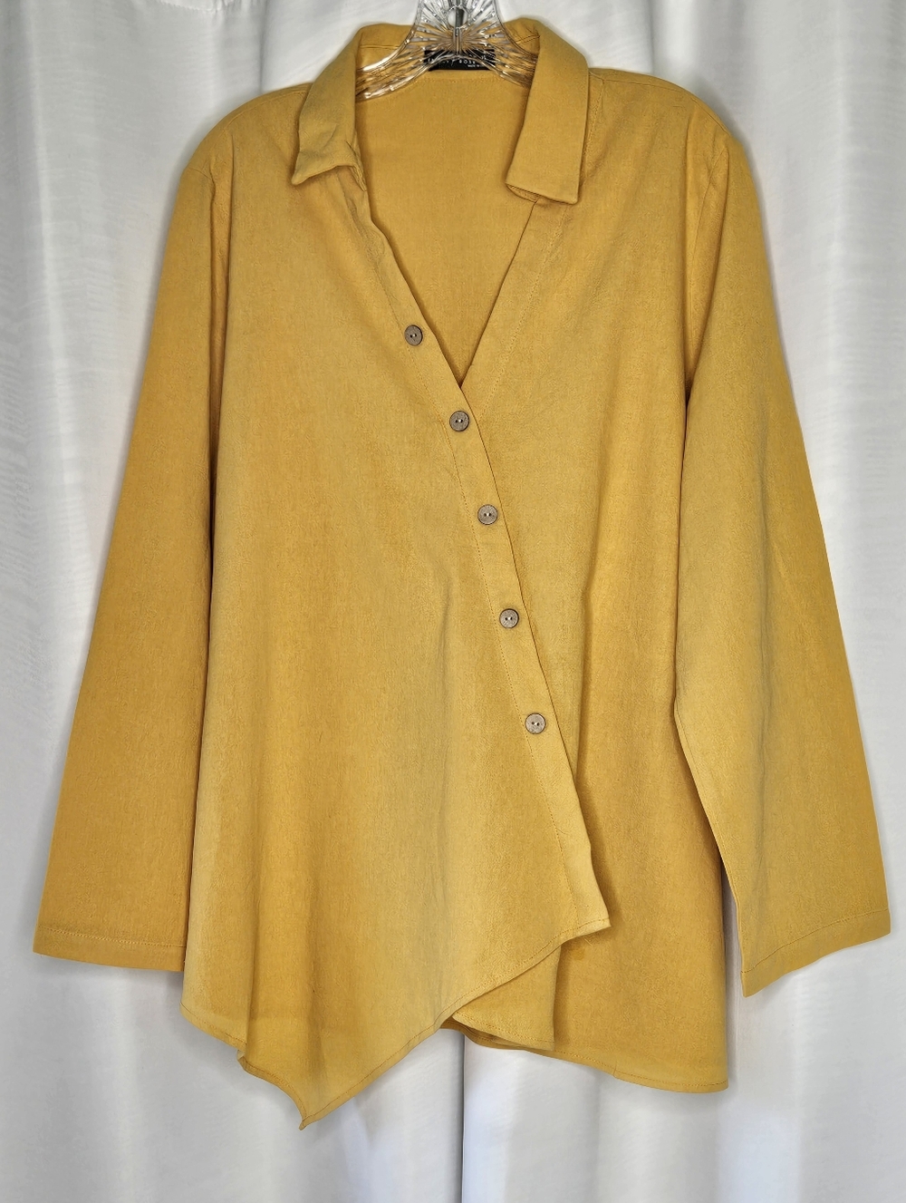 Emery Rose women's mustard button up long sleeve shirt assymetrical front hem